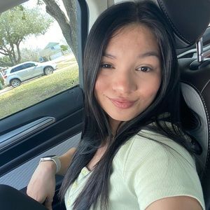 Meet your Posher, Claudia